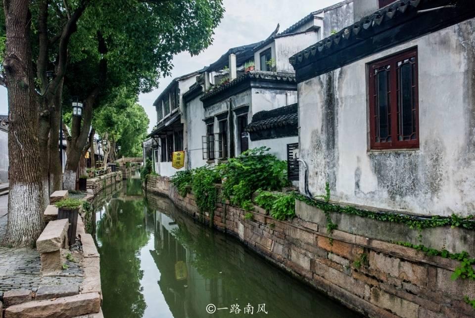 刘晓庆灵堂大洒现金,“威胁”逝者家属言论公开,让人难以置信!